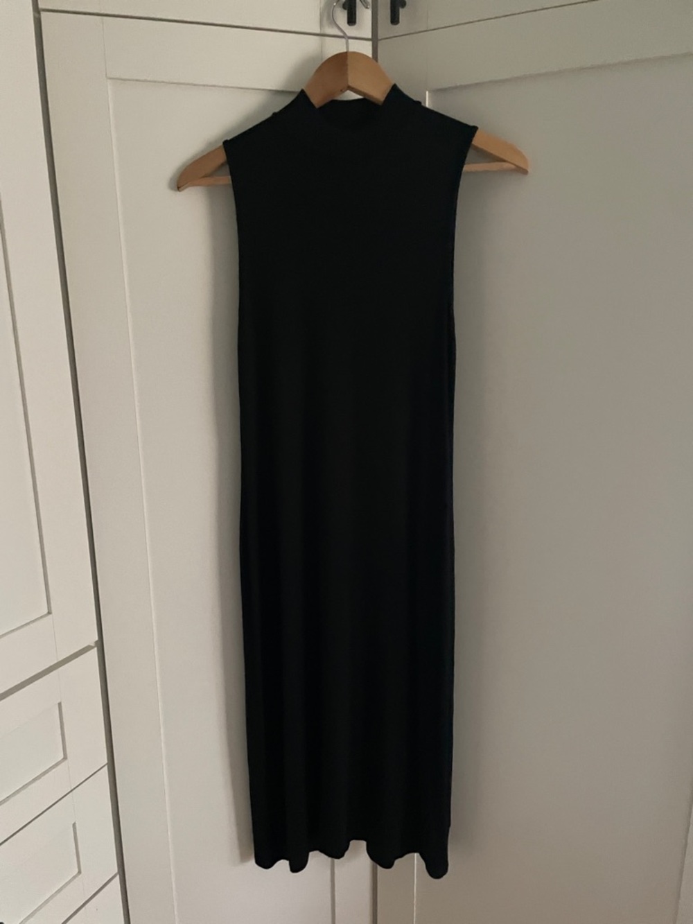 GAP Sleeveless Black Midi Dress - Classic Minimalist smocked neck 2016.